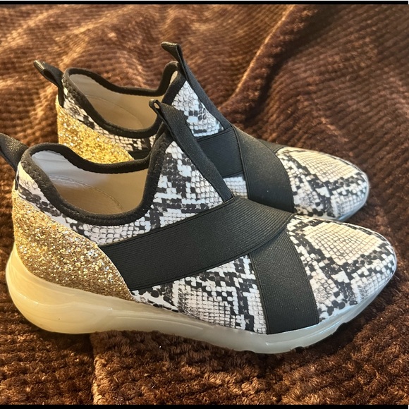 Steve Madden sneakers, gold glitter on heel, snake print - Picture 3 of 6